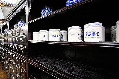 像素风生活模拟RPG《杏林物语》现已在Steam发售